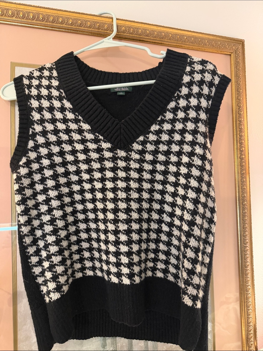 wild fable Black and White Houndstooth V-Neck Sweater Vest
